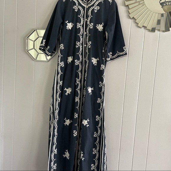 Vintage Leandra Crochet Embroideries Blue & White Floral Caftan - Picture 2 of 14